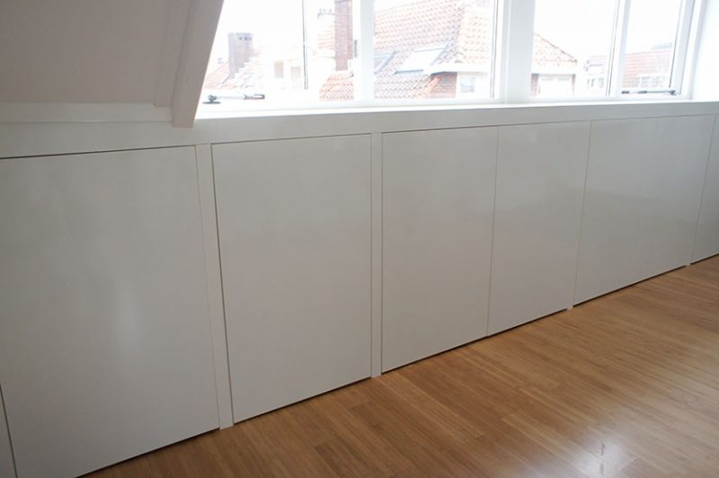 Knieschotkast met <br>greeploze deuren