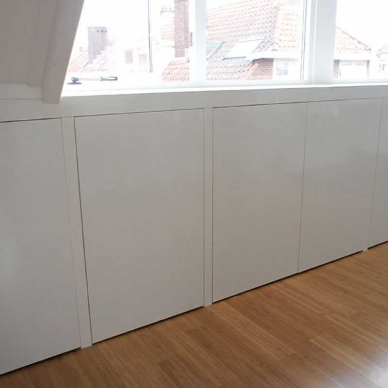 Knieschotkast met <br>greeploze deuren